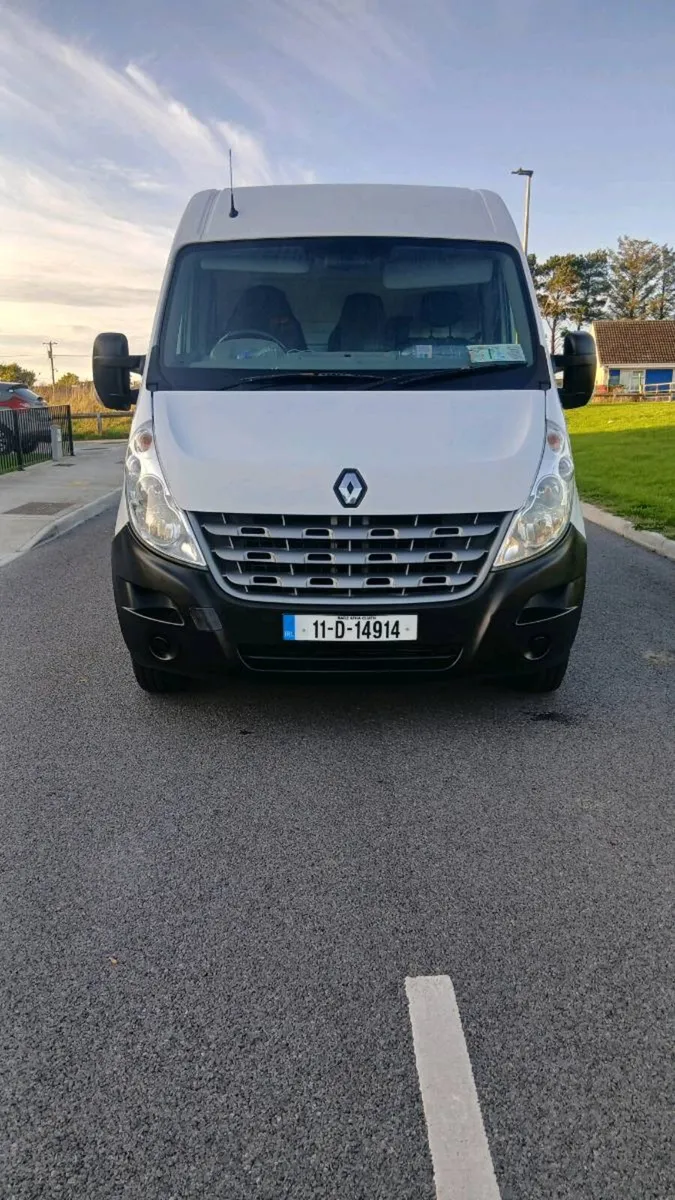 2011 Renault master crvt 9/27 tax 10/26 - Image 2