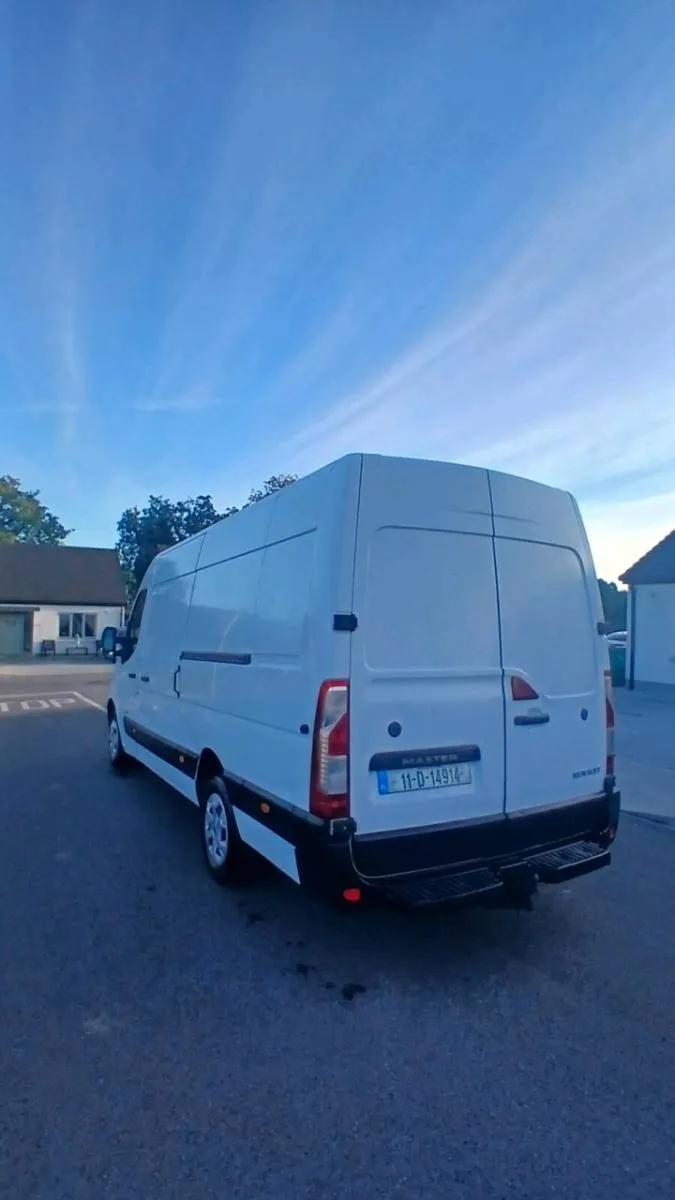 2011 Renault master crvt 9/27 tax 10/26 - Image 1