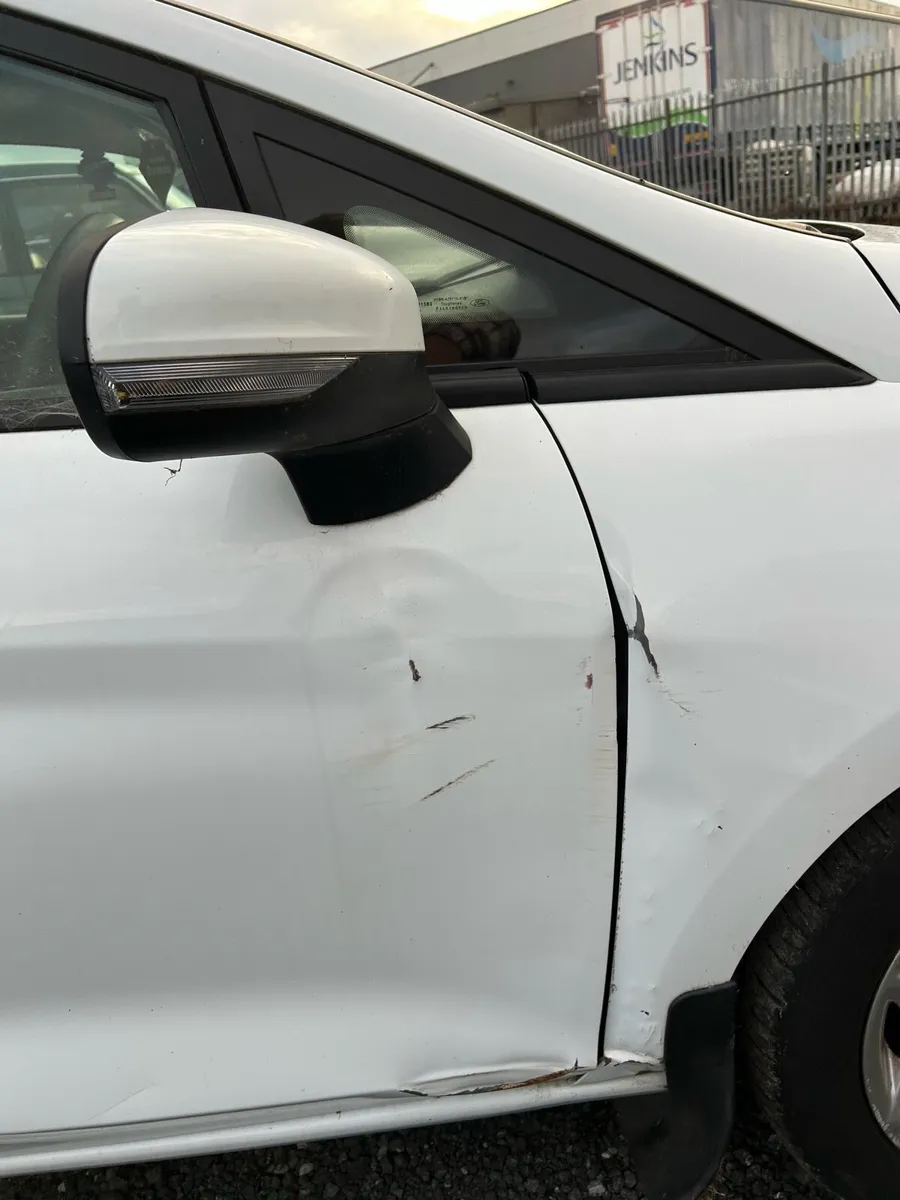 2019 ford fiesta - Image 2