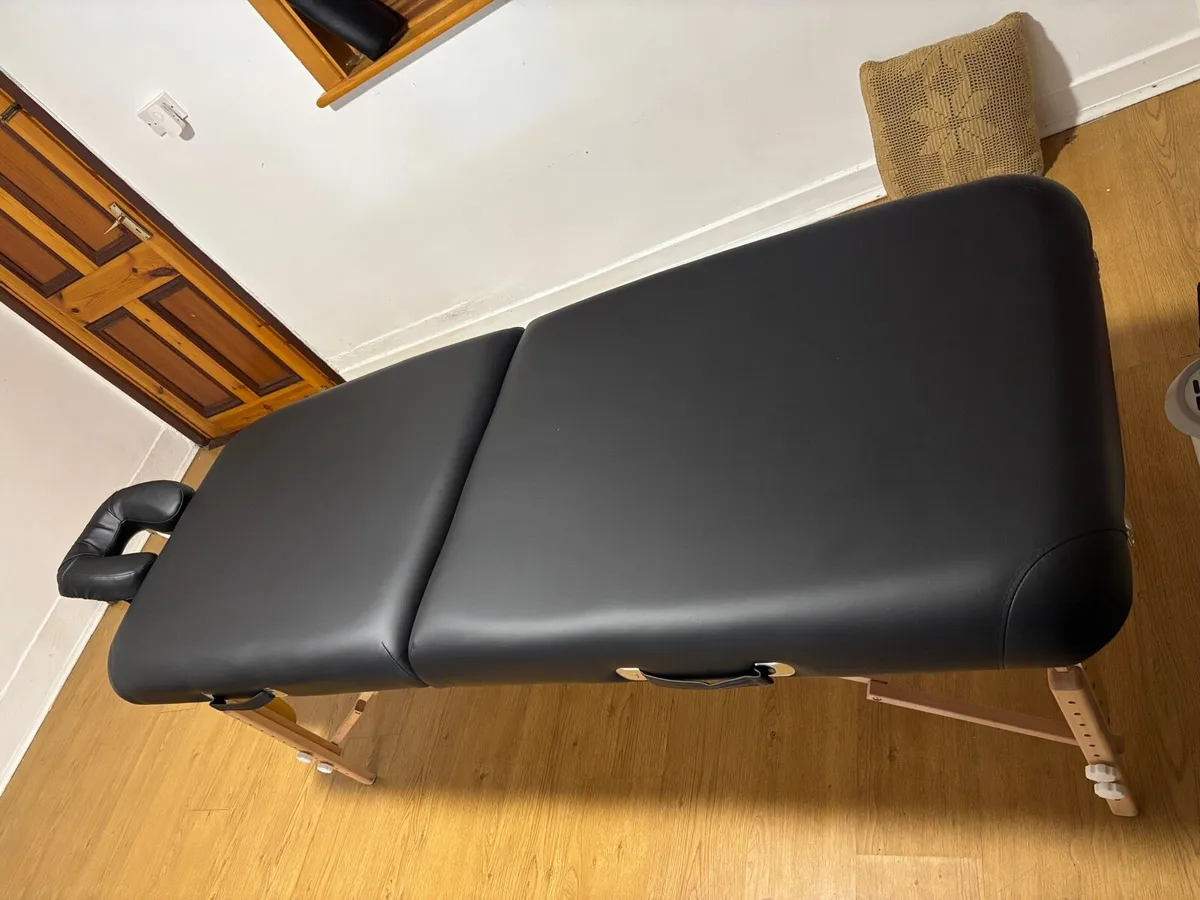 Massage table - Image 1