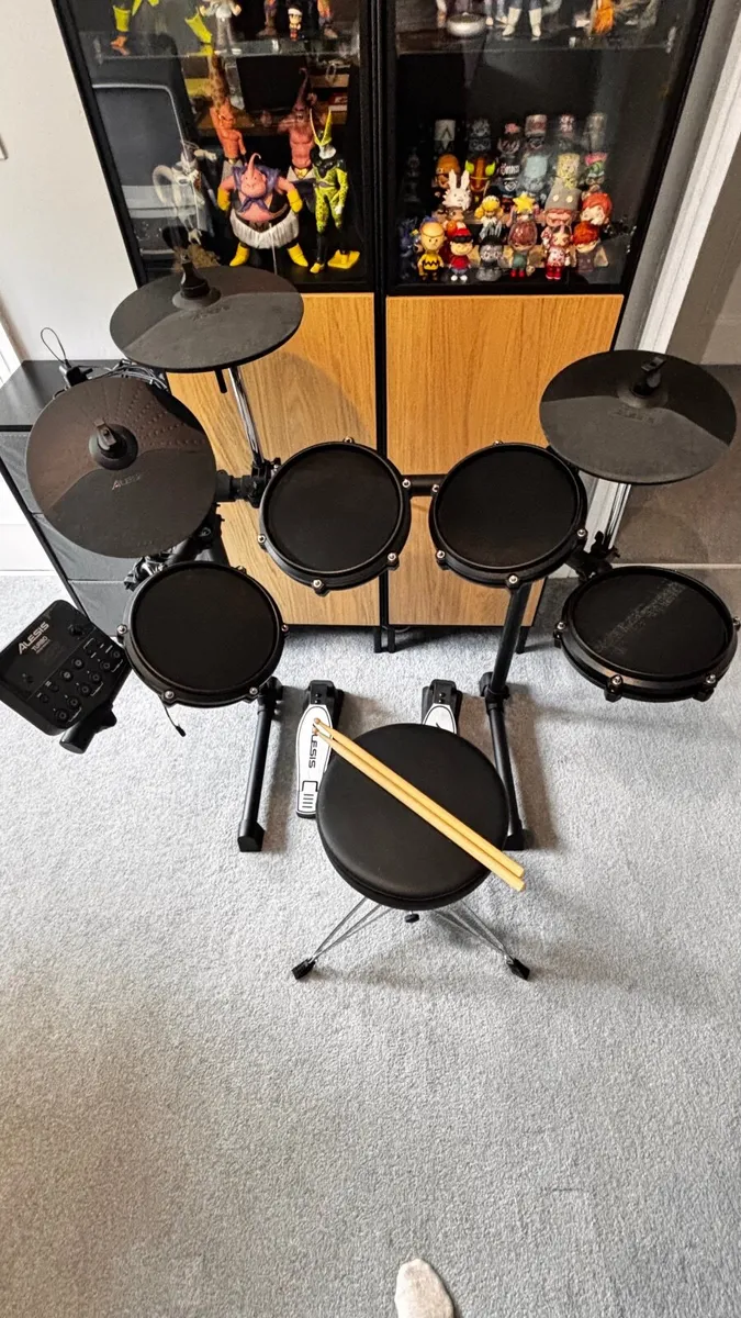 Alesis turbo mesh kit with drum throne - Image 2