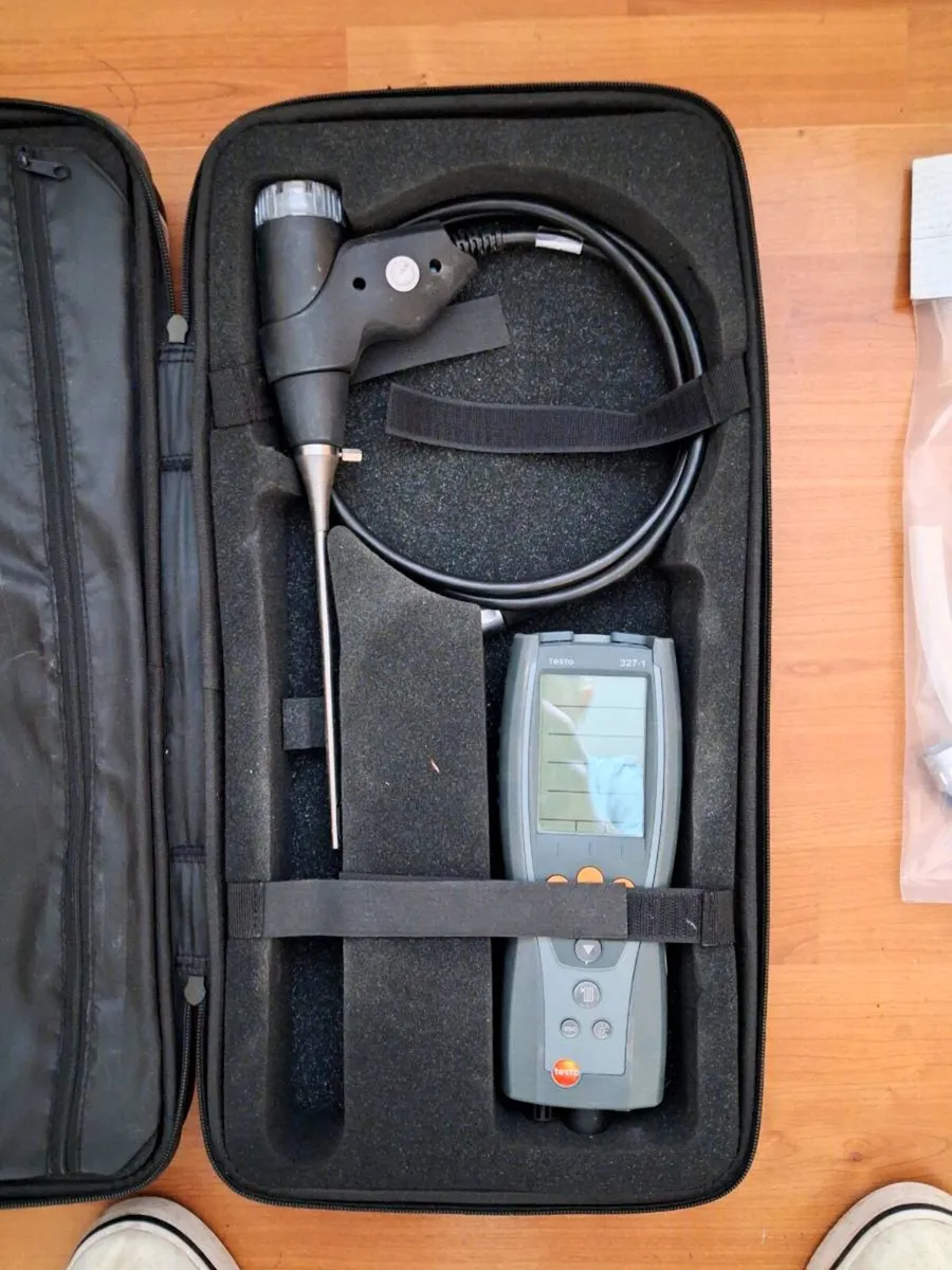 Testo 327-1 advanced gas analyser - Image 1