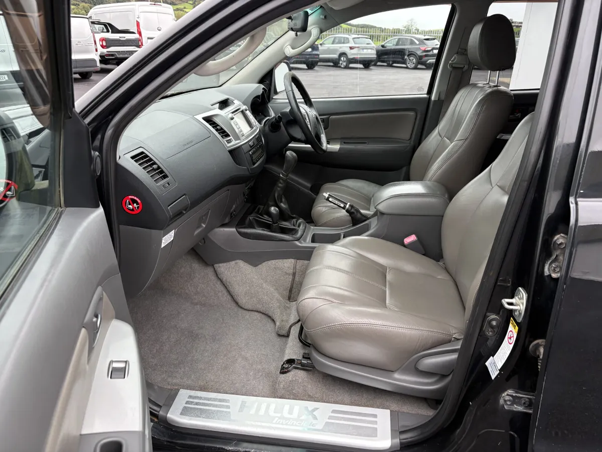 Toyota Hilux 2013 - Image 2