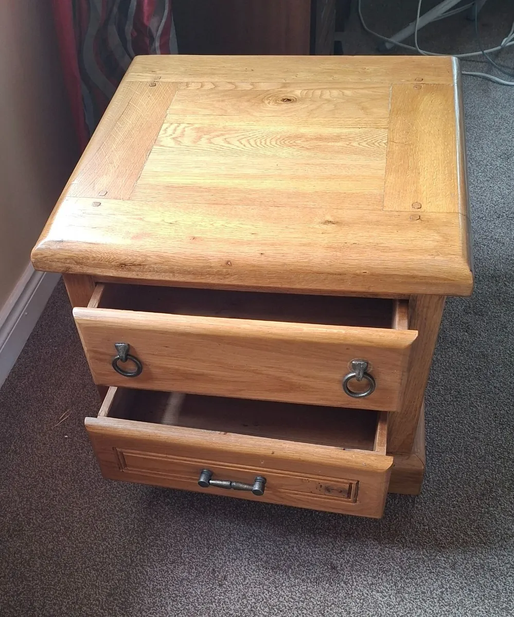 Light oak end table / lamp table - Image 3