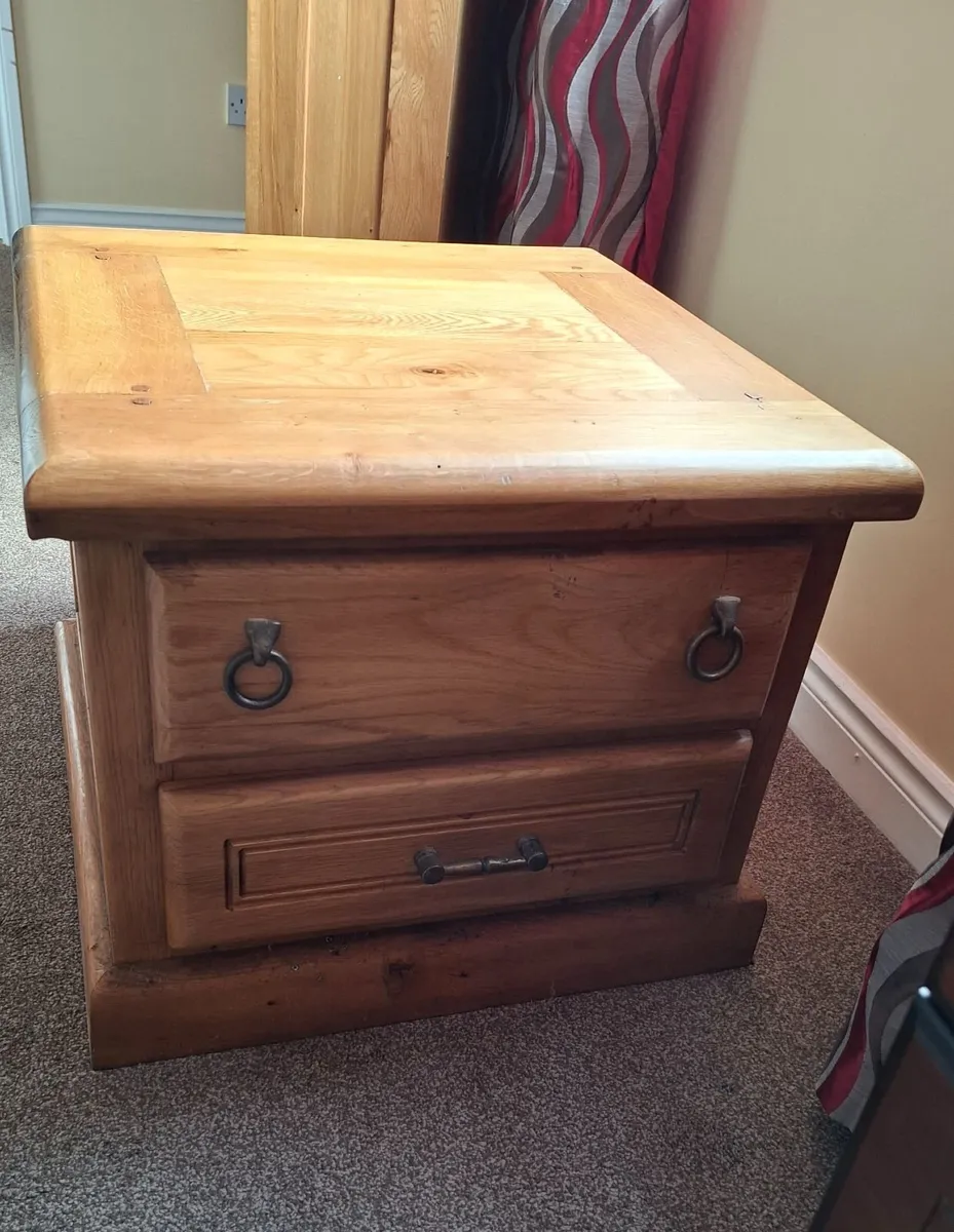 Light oak end table / lamp table - Image 4
