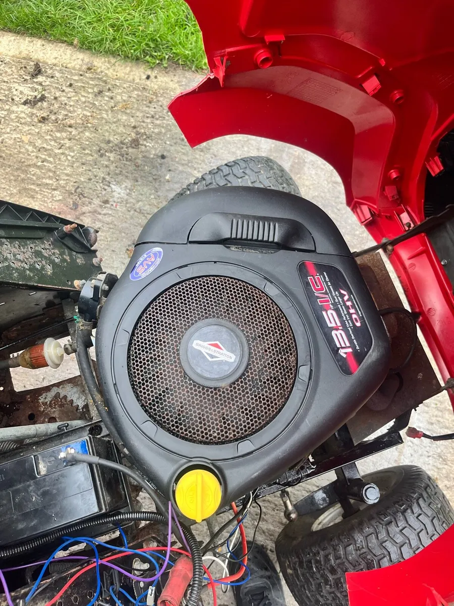Ride on lawnmower - Image 4