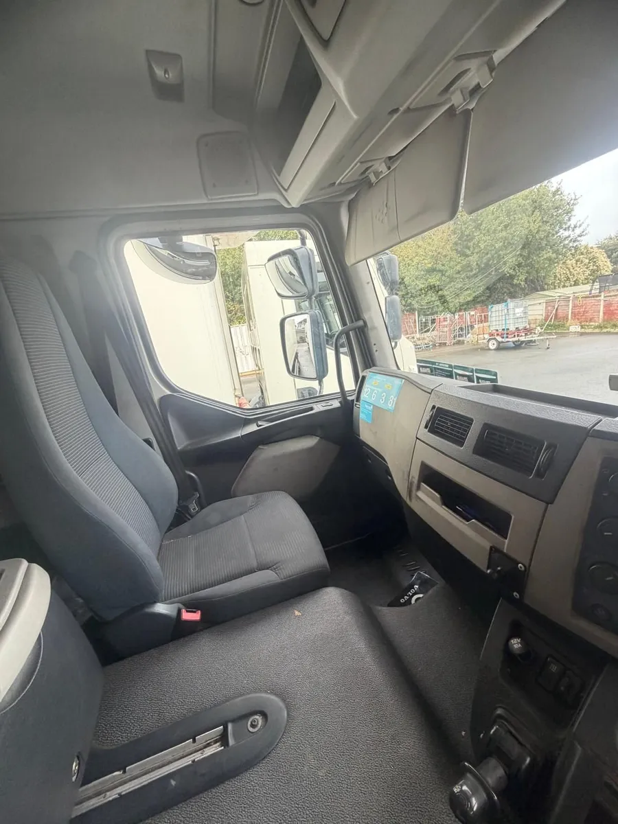 Volvo FL240 Fridge Body Rigid 2013 - Image 2