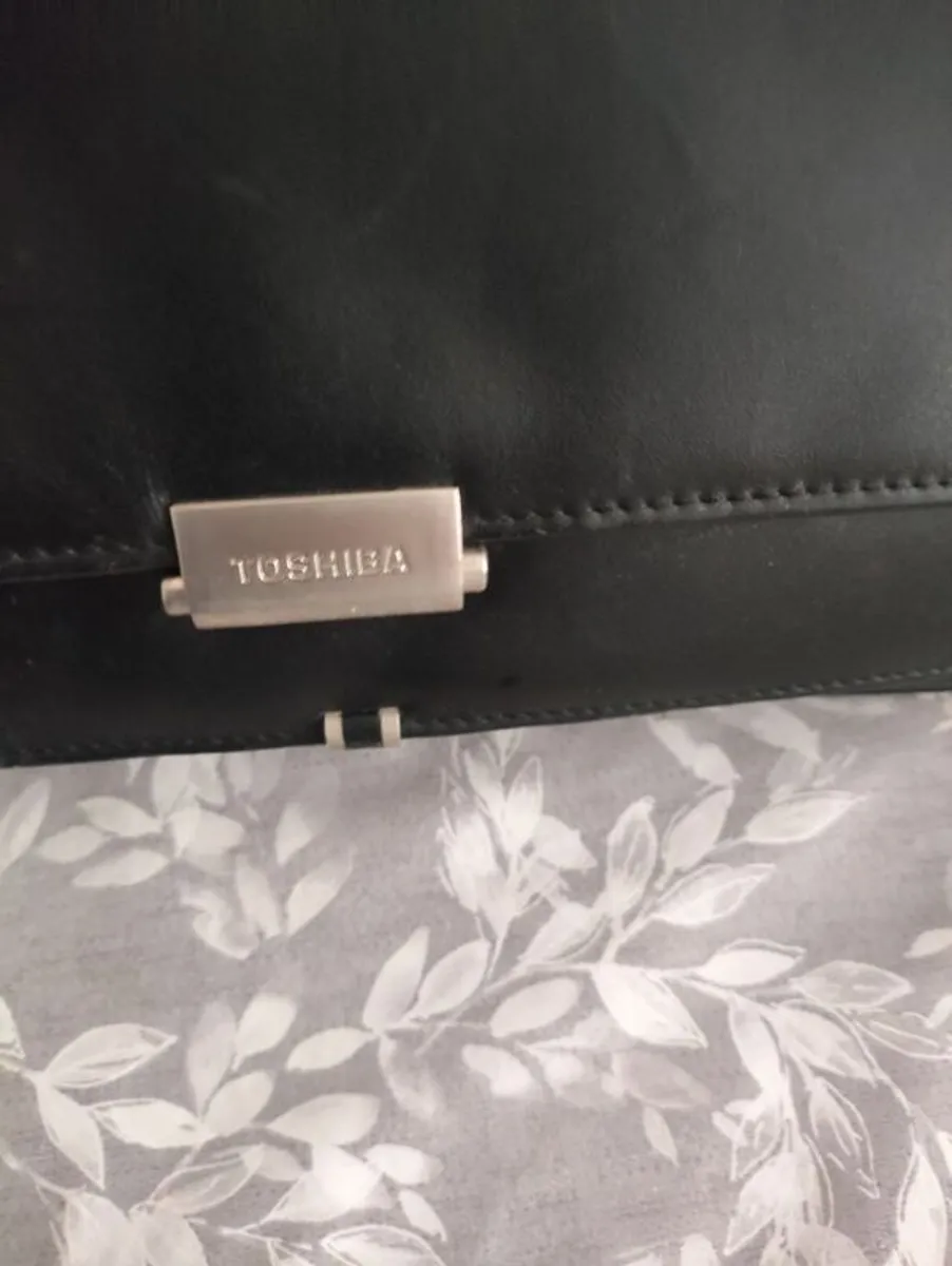 Quality Leather Toshiba Laptop Bag - Image 3