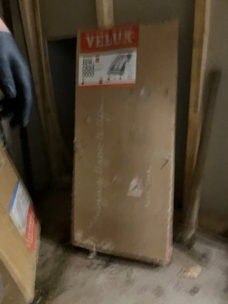 Velum window in box - Image 1