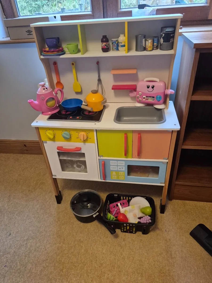 Toy kitchen and Accessories - Image 1
