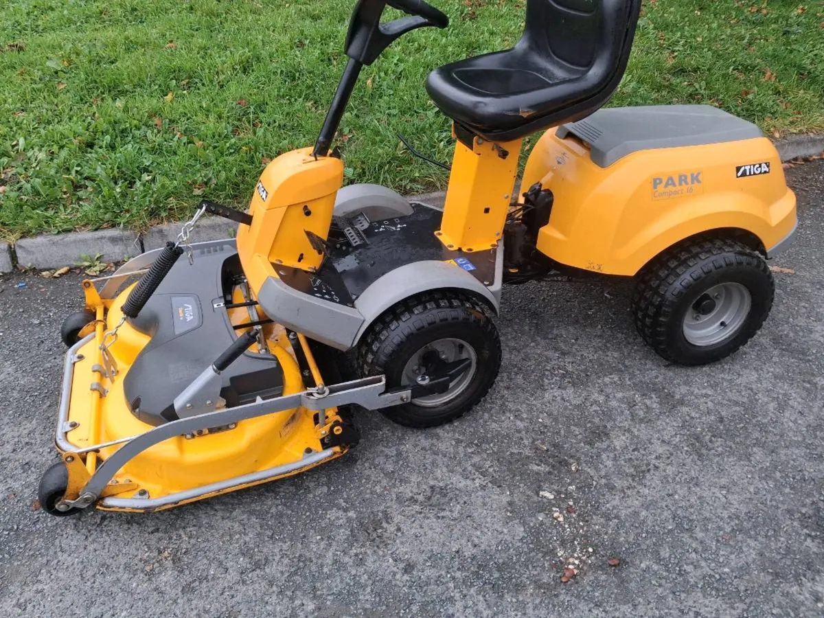 Stiga combi lawnmower - Image 3