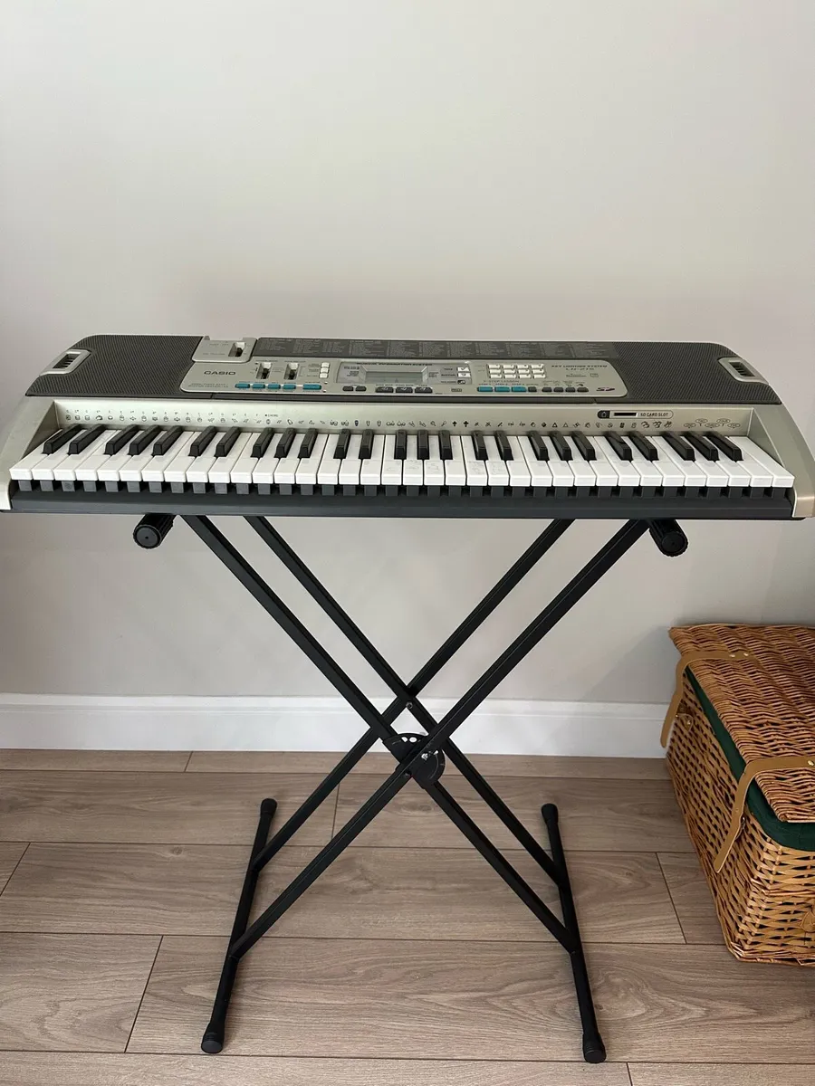 Casio LK-215 61 key touch response keyboard - Image 1