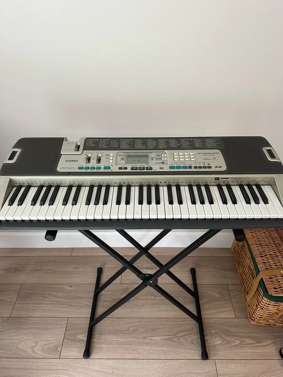 Casio LK-215 61 key touch response keyboard - Image 2