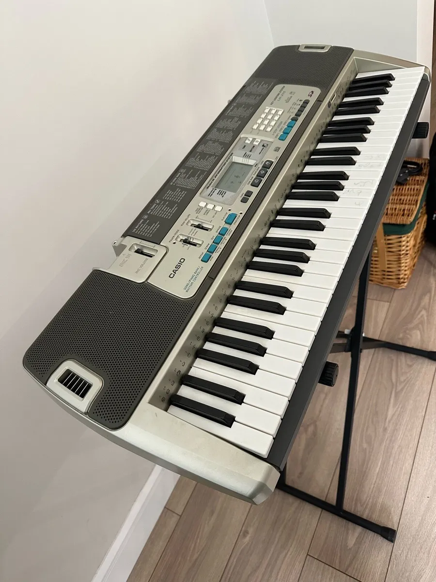 Casio LK-215 61 key touch response keyboard - Image 4