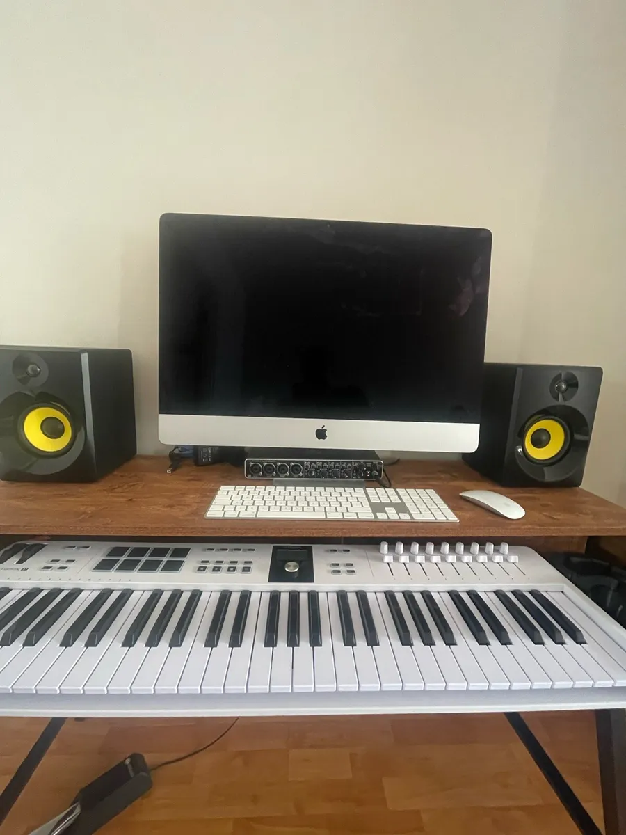 Midi keyboard + IMac apple + interface + speakers - Image 1