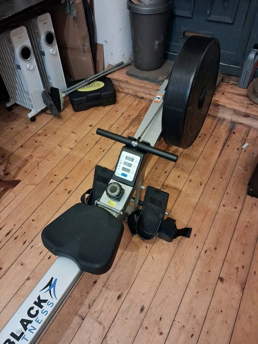 rowing machine - Image 1