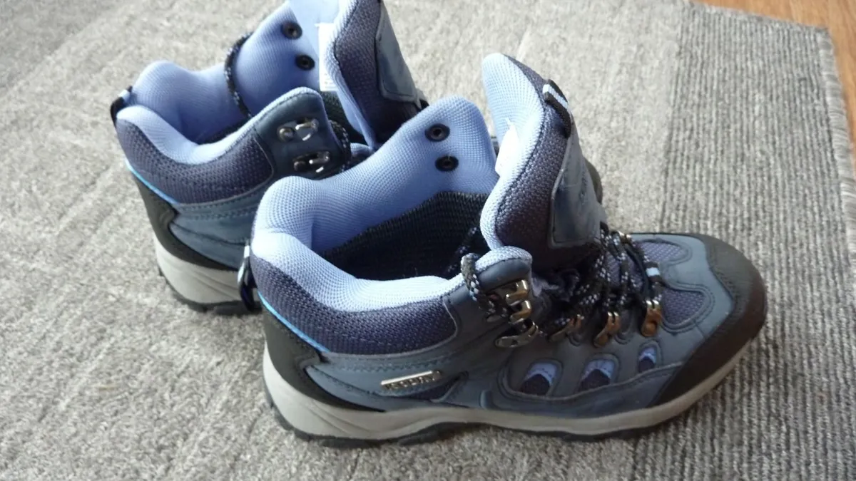 Women's walking boots - Image 1