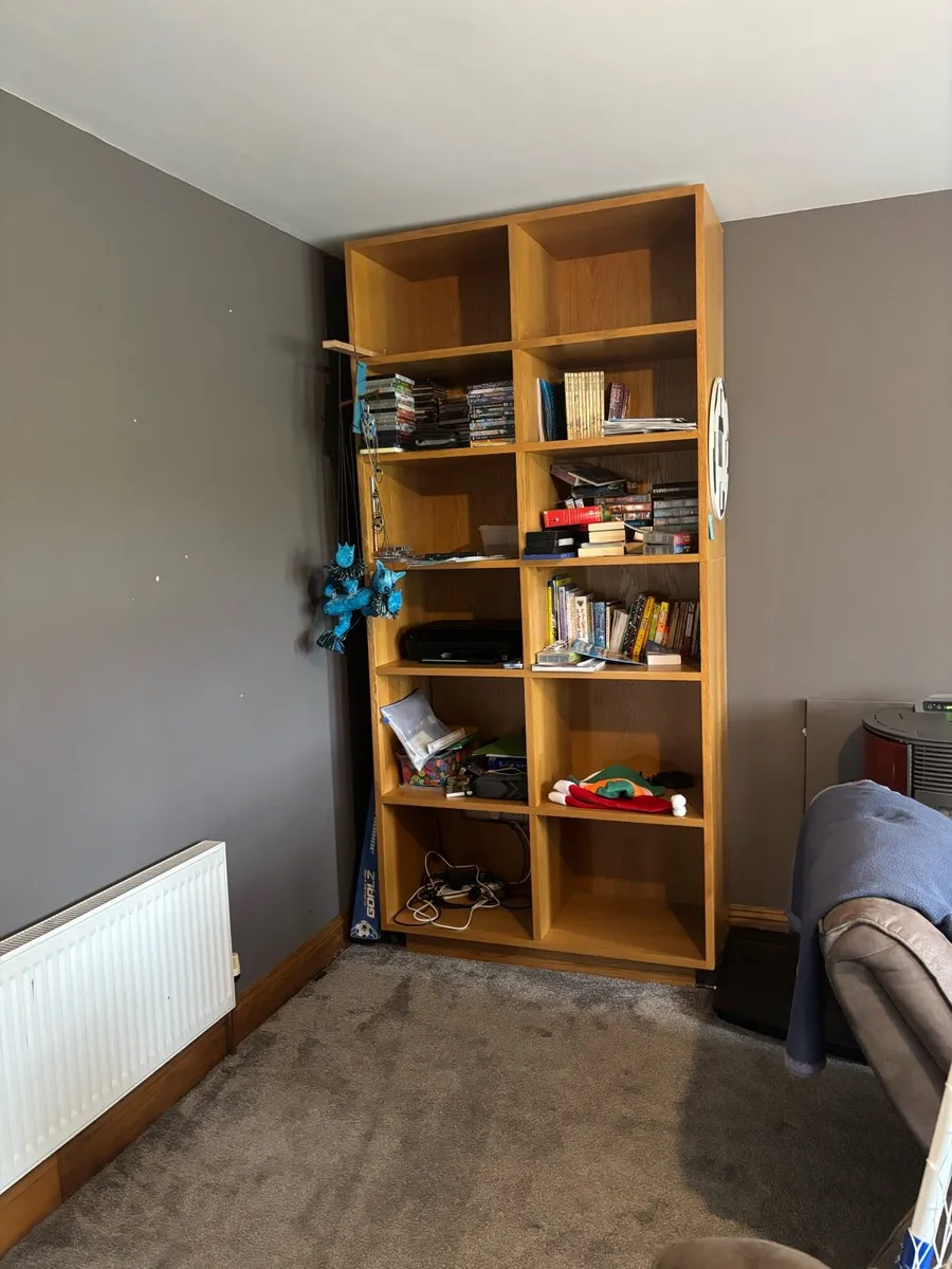 Oak veneered shelving unit - Image 1
