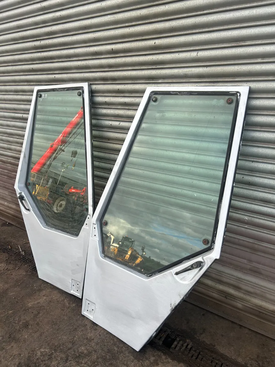 Massey Ferguson 600 SERIES DOORS - Image 3
