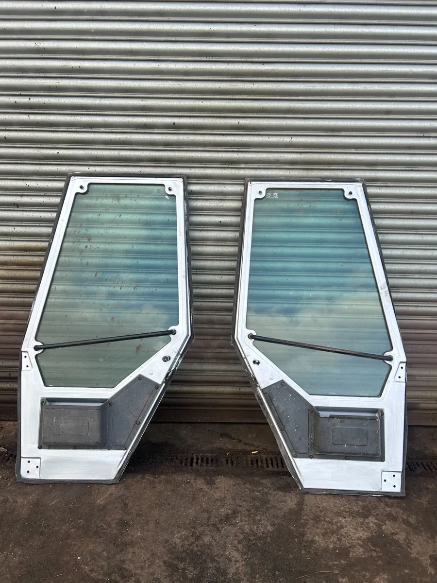 Massey Ferguson 600 SERIES DOORS - Image 4