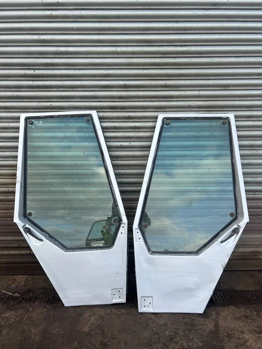 Massey Ferguson 600 SERIES DOORS - Image 2