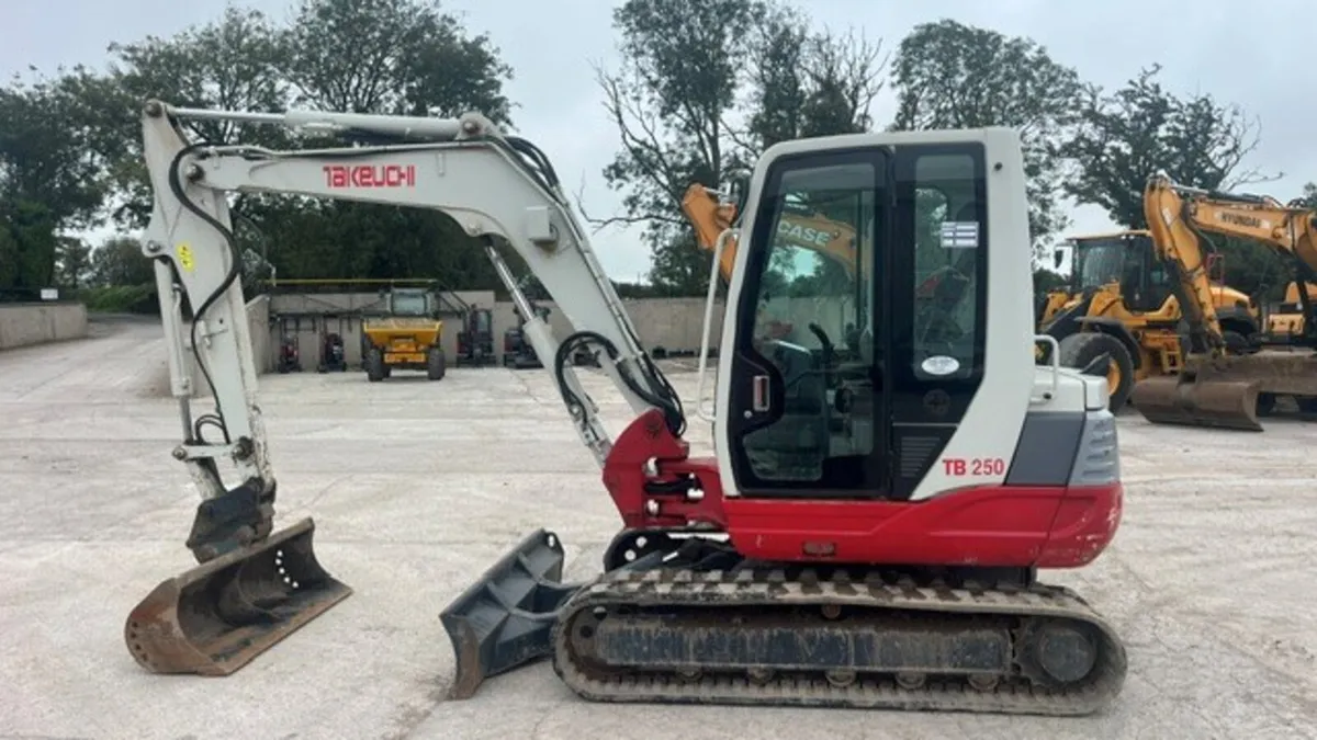 2017 Takeuchi TB250 - Image 1