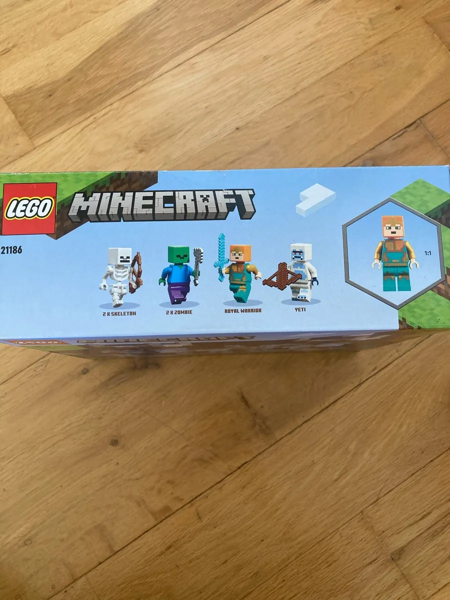 Lego Minecraft - 21186 - The Ice Castle - Image 3