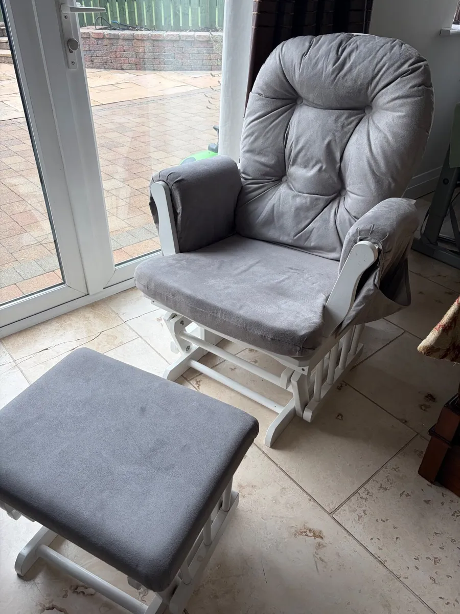 Rocking chair for baby’s room - Image 2