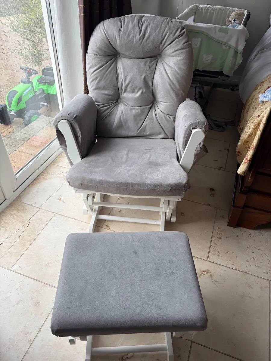Rocking chair for baby’s room - Image 1