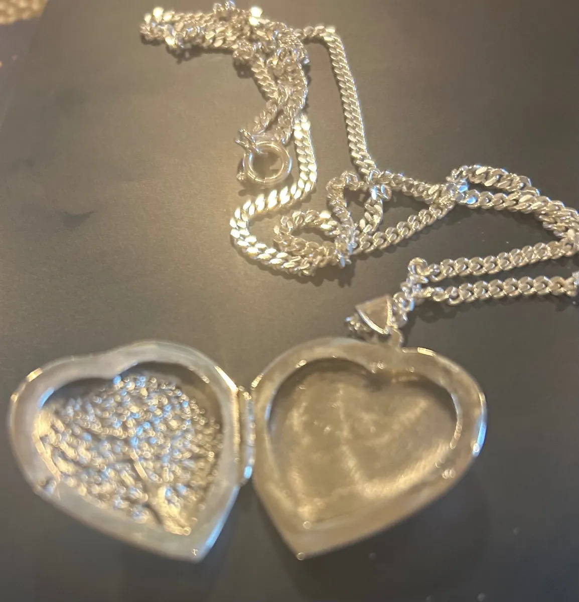 Silver heart(Tree of Life)locket, 23" silver chain - Image 4