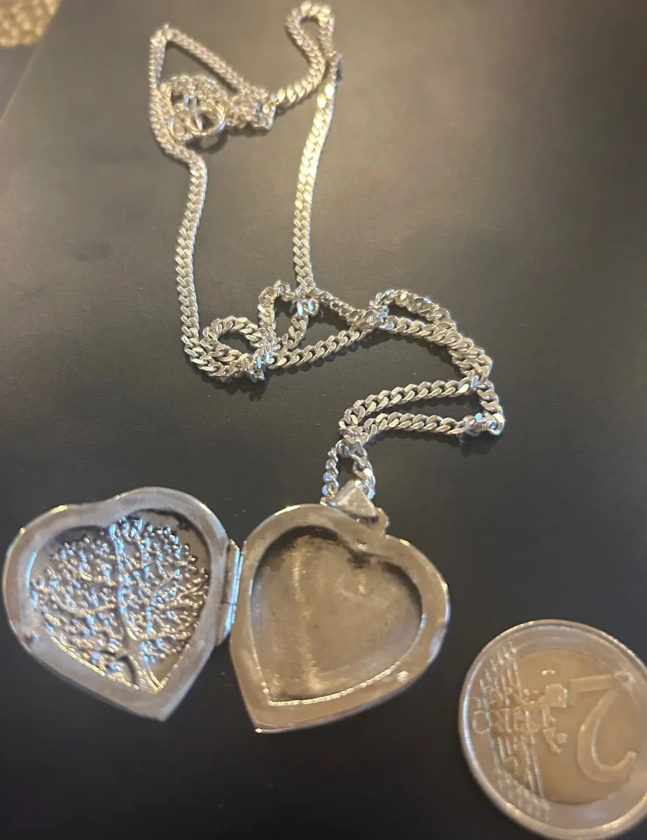 Silver heart(Tree of Life)locket, 23" silver chain - Image 3
