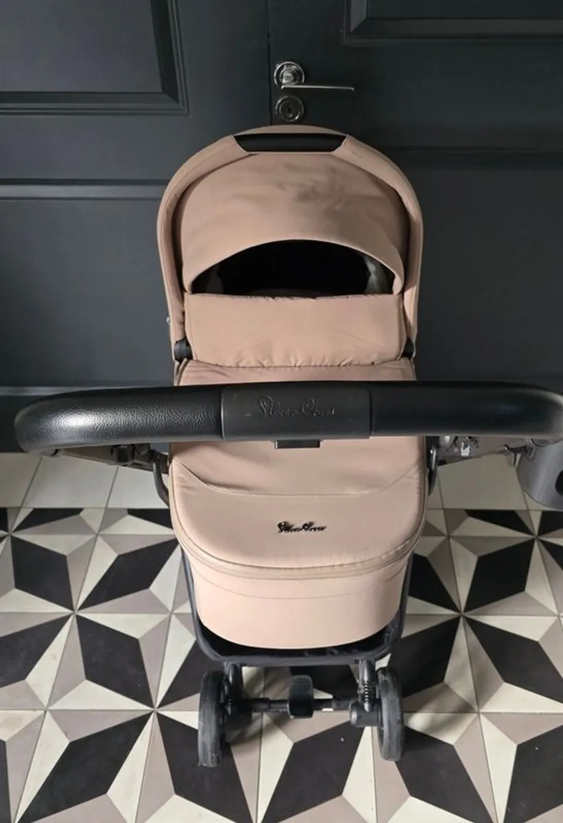Silver Cross Nia Champagne Compact Travel Stroller with Carrycot - Image 2