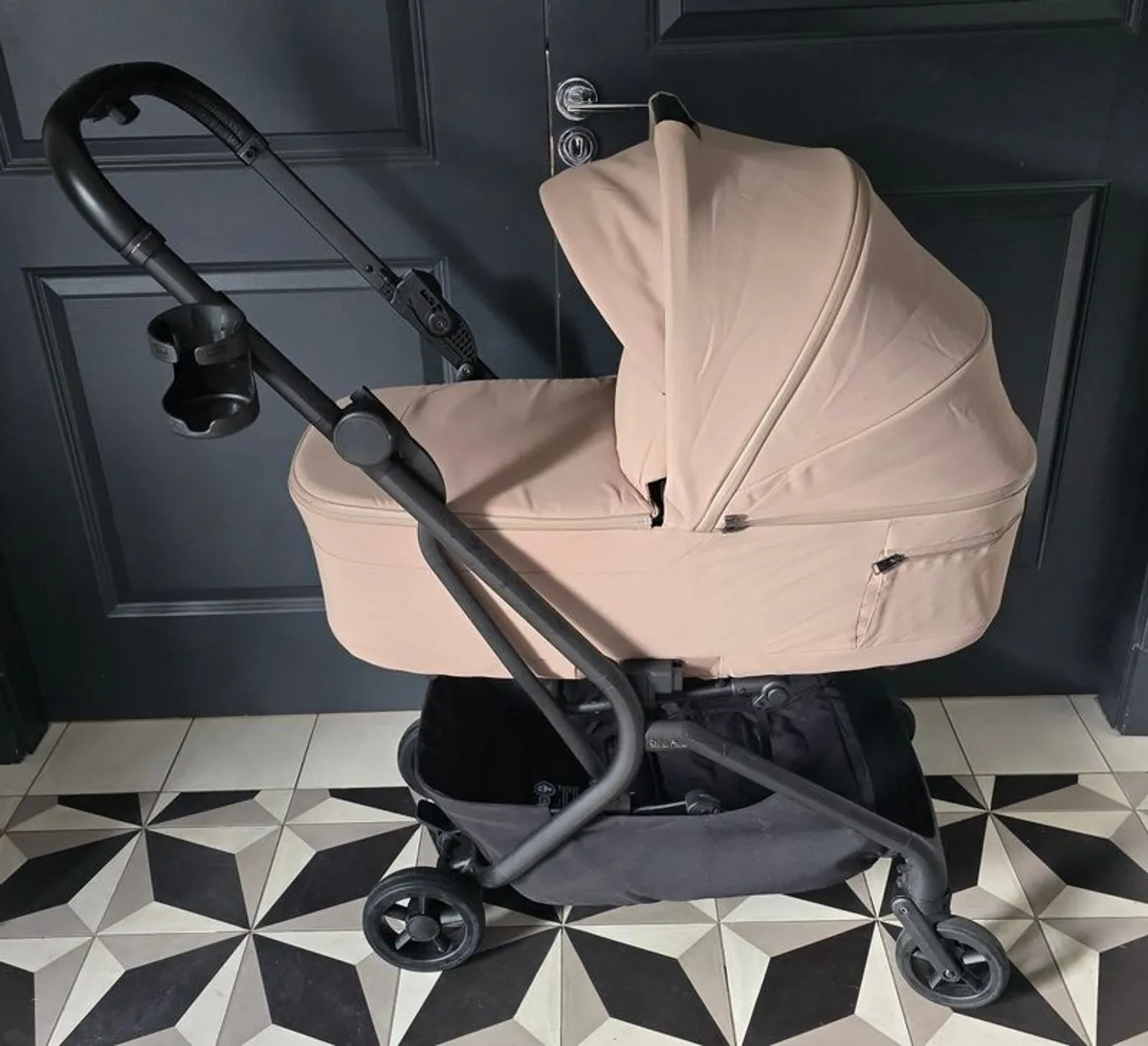 Silver Cross Nia Champagne Compact Travel Stroller with Carrycot - Image 3