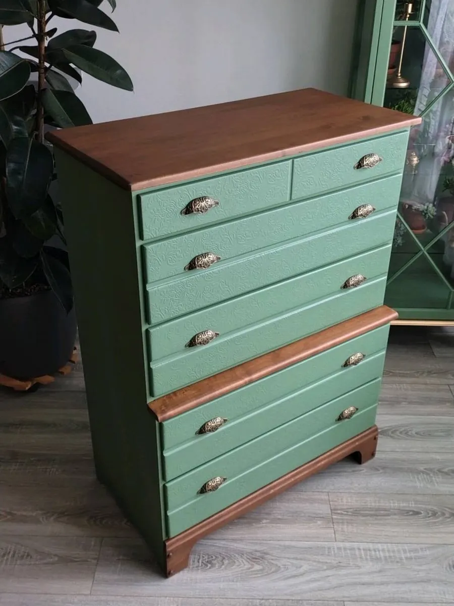 Vintage large chest of drawers - Image 4