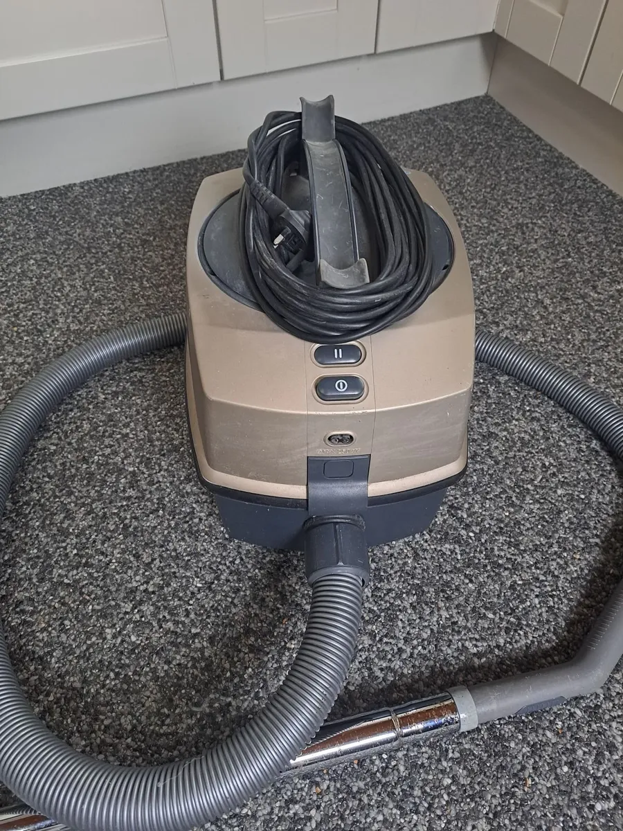 Nilfisk hoover - Image 2