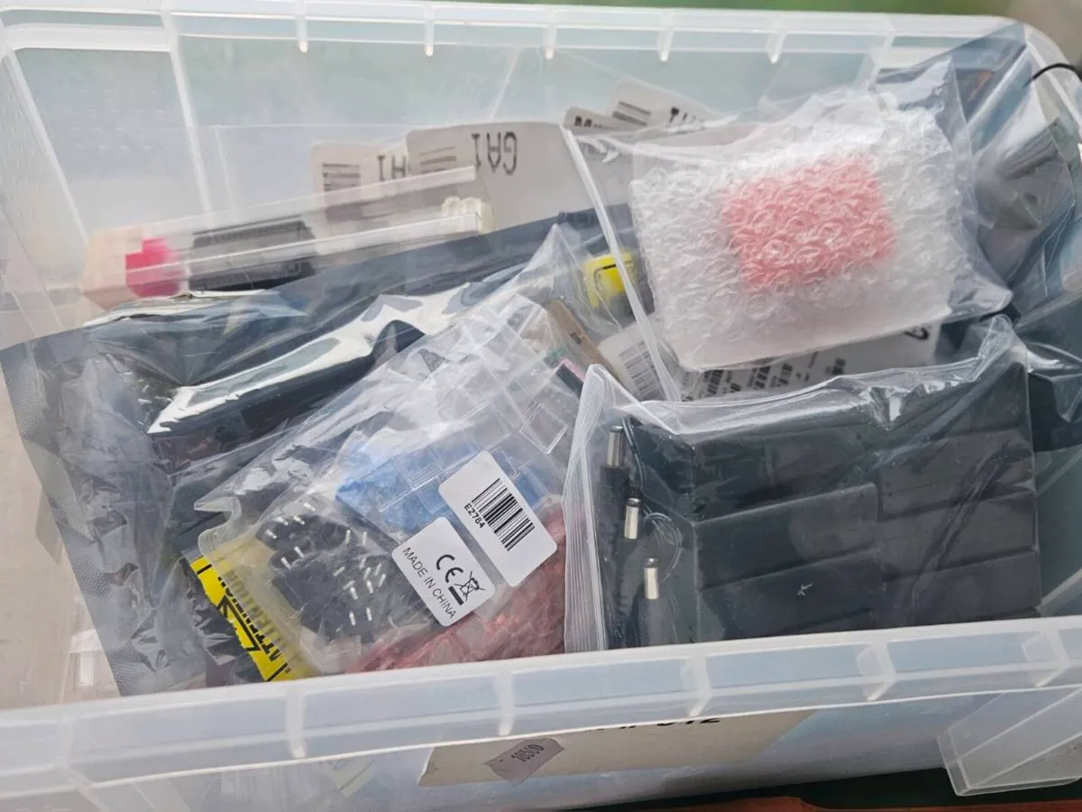Bundle of Electronic Components - Image 3