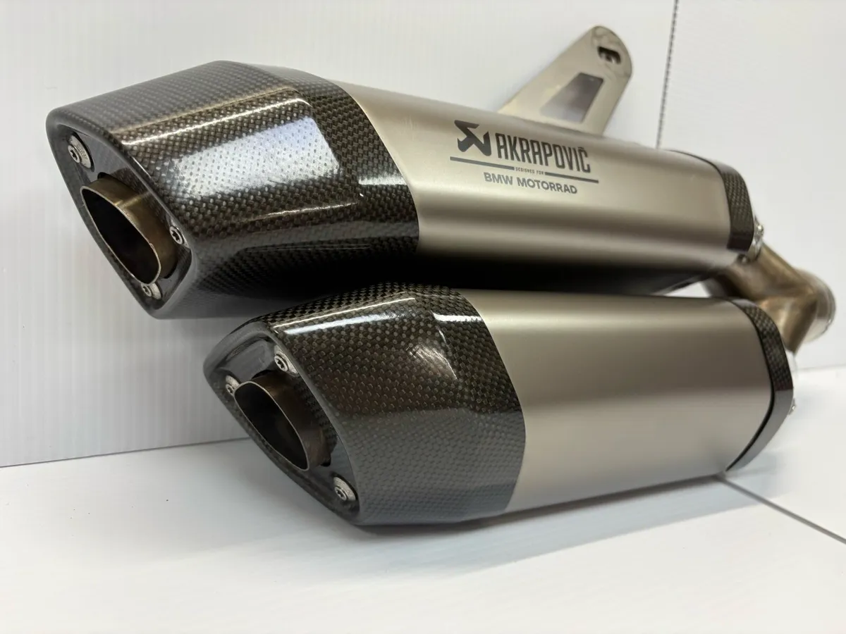 BMW R1300GS/GSA Akrapovic Double Silencer - Image 2