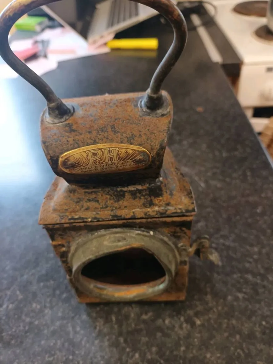P&H Lamp - Image 1