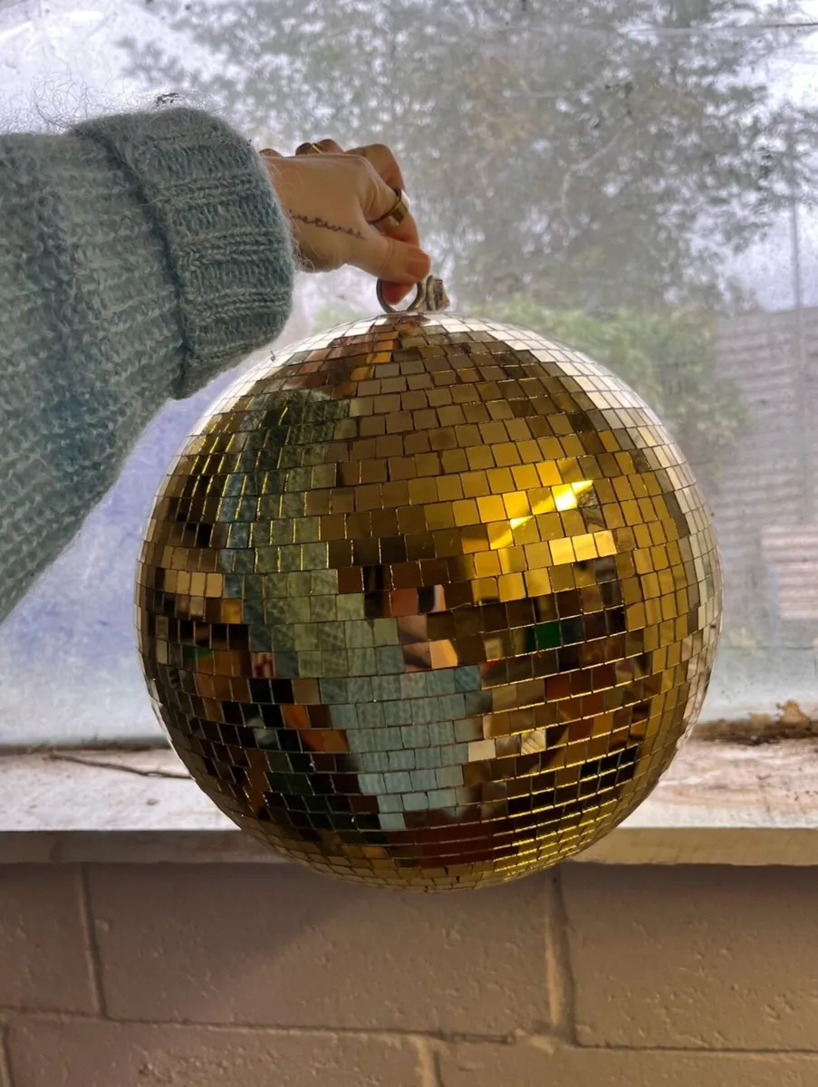 Disco Decor & Sound Bundle - 25 Mirror Balls + QTX - Image 4