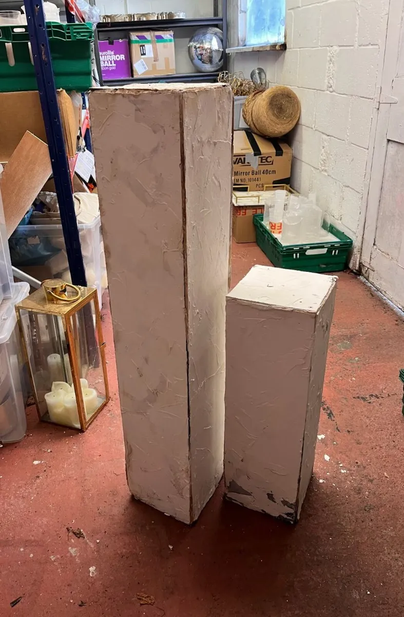 Event Display Kit - 5 Plinths, Welcome Sign & 8 Fl - Image 2