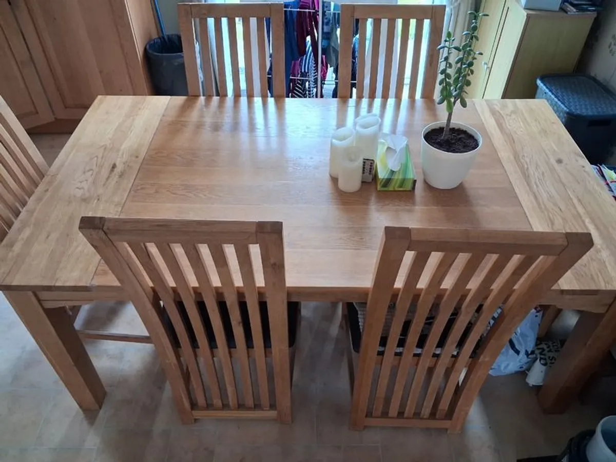 Table and chairs 6 - Image 1