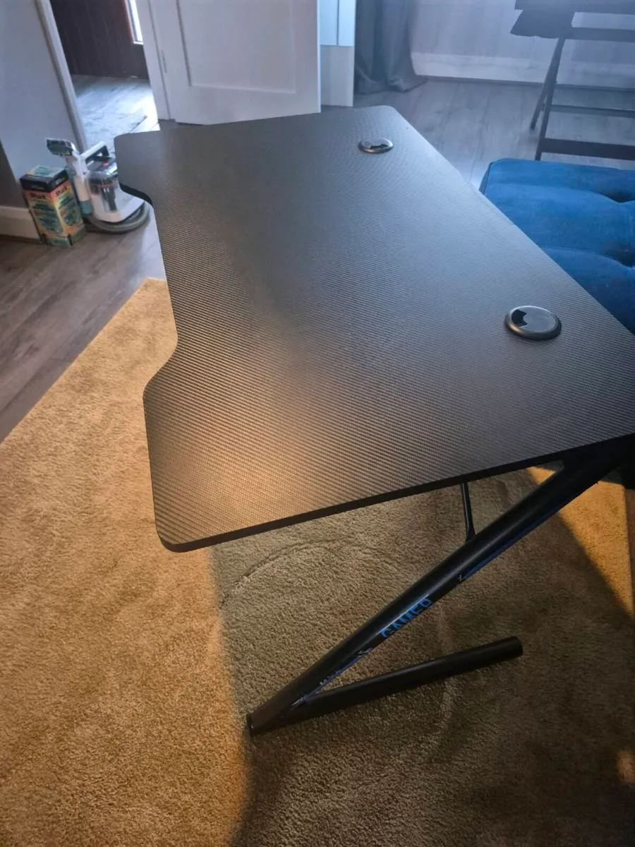 Gaming desk - Image 1