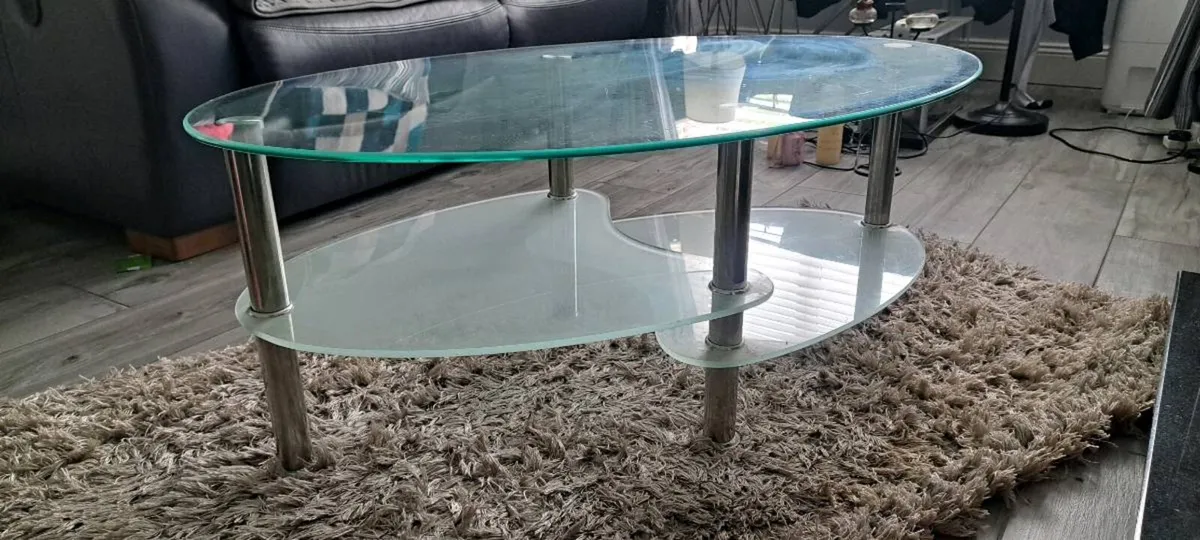 Oval glass coffee table - Image 1