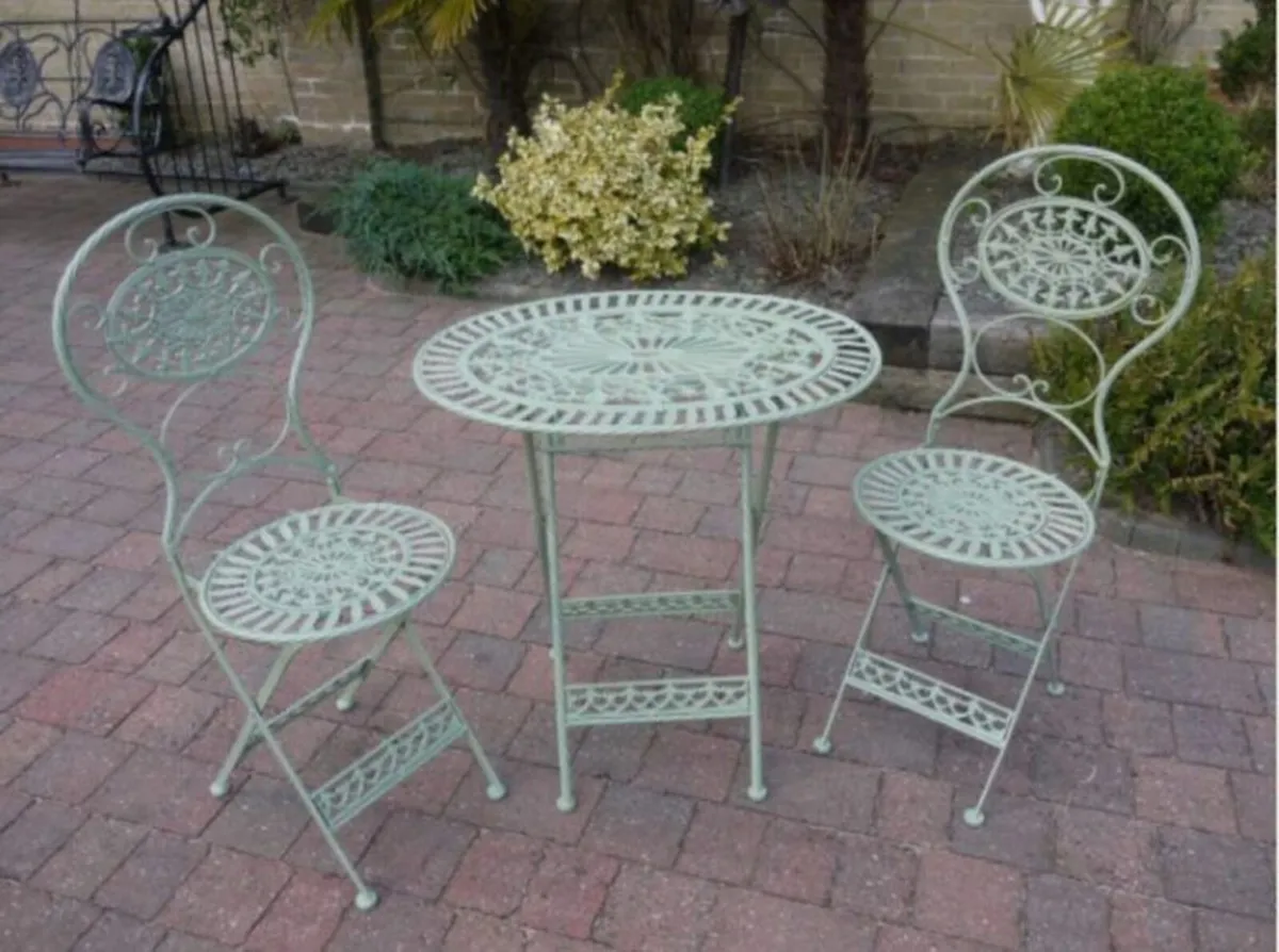Two Seater Table and Chairs – Oval Green – D1558