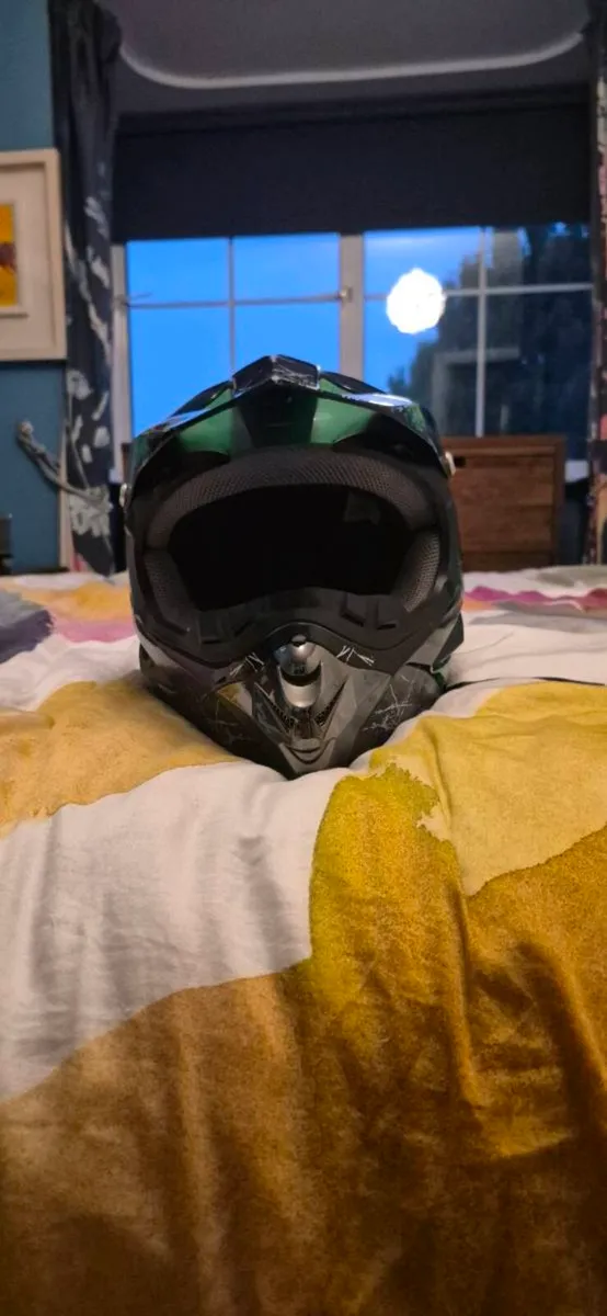 Bike helmet - Image 1