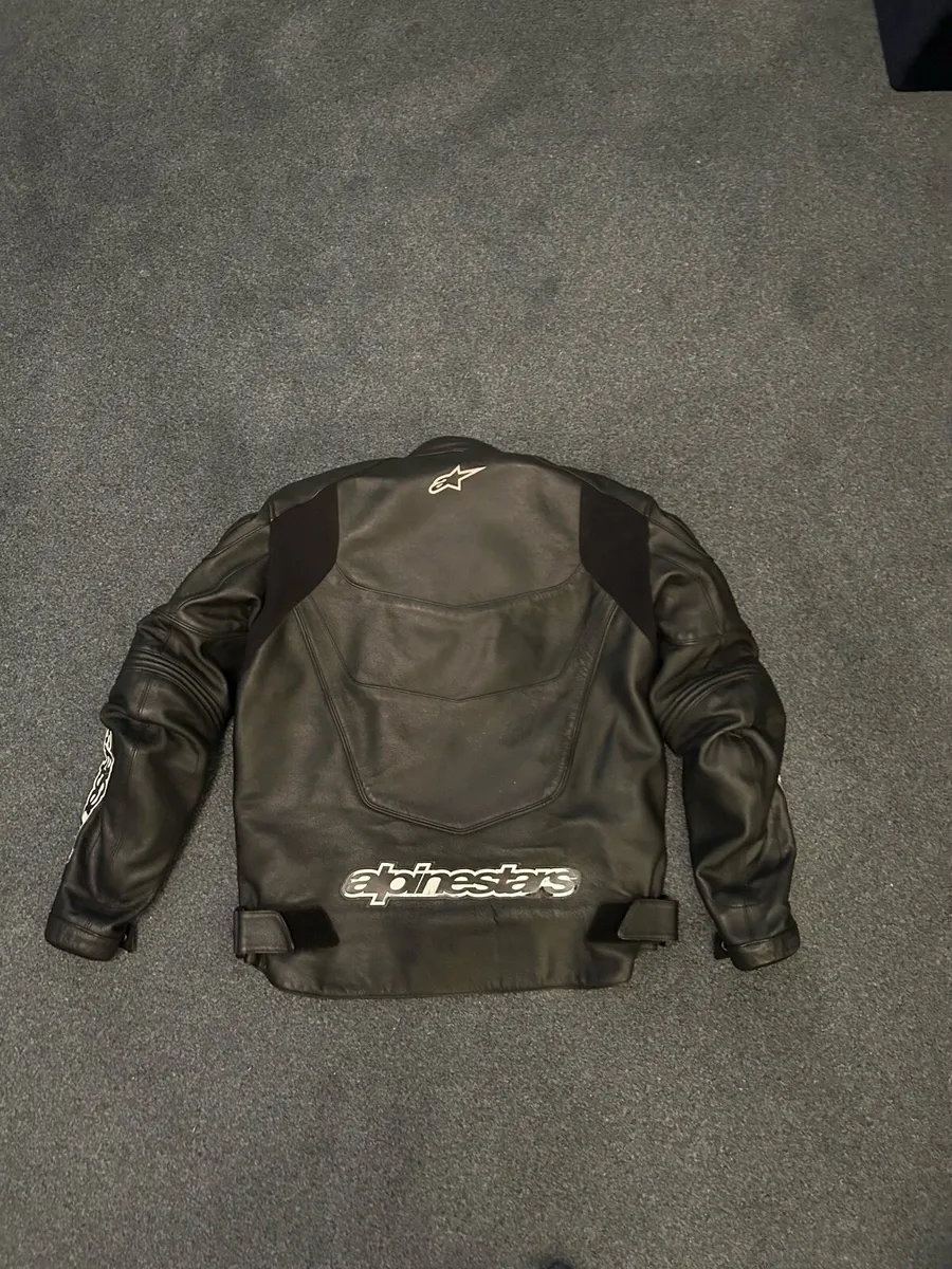 Helmet and jacket - Image 2