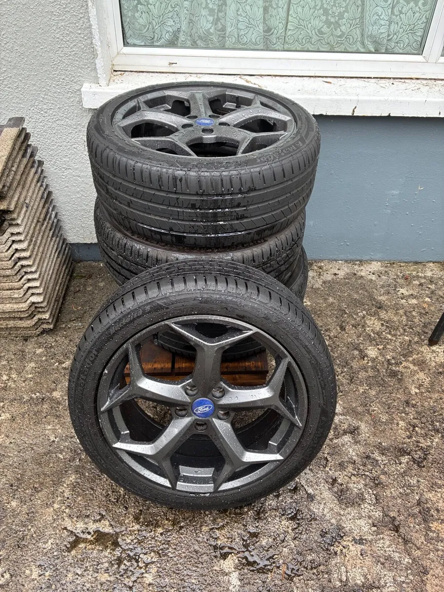 Tyres and alloys - Image 1