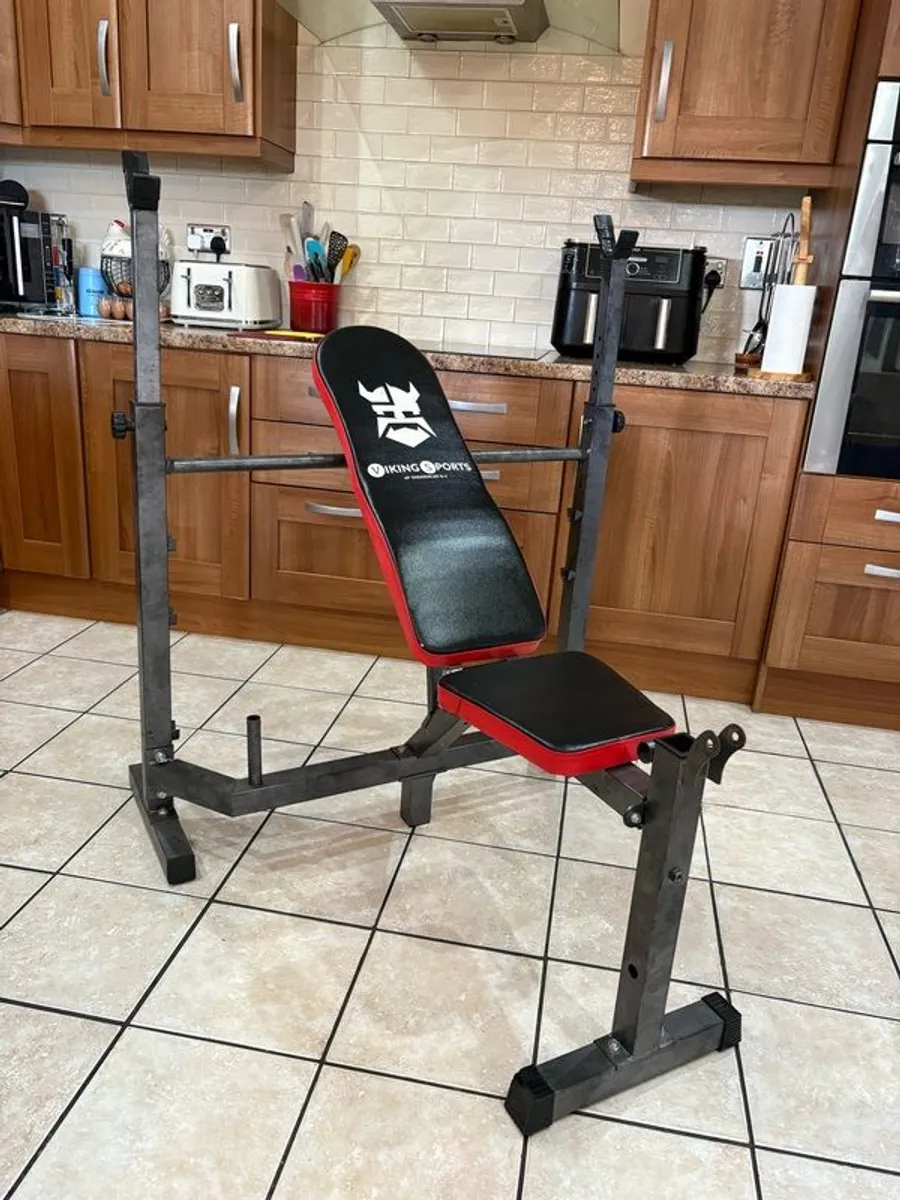 Cheap Gym Weightlifting Bench. - Image 1