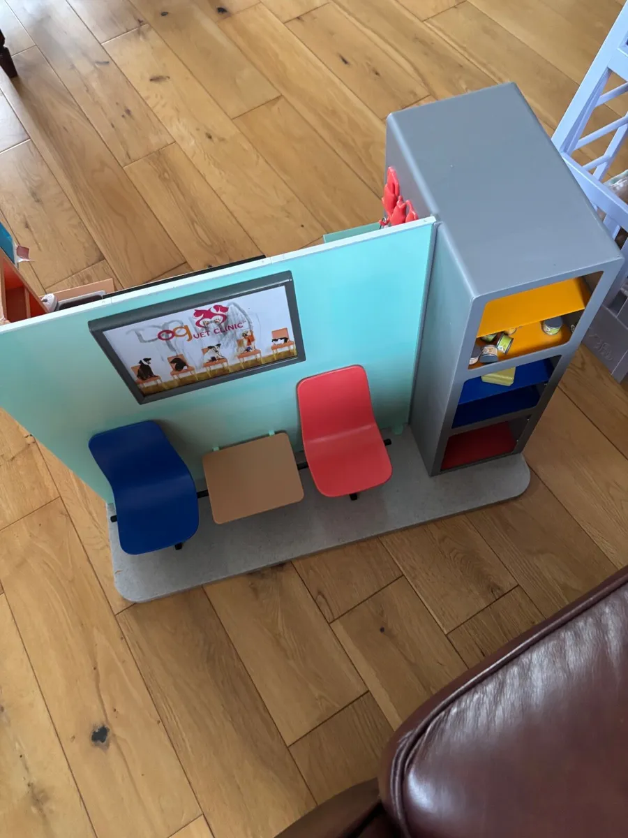 Generation dolls vet table - Image 1