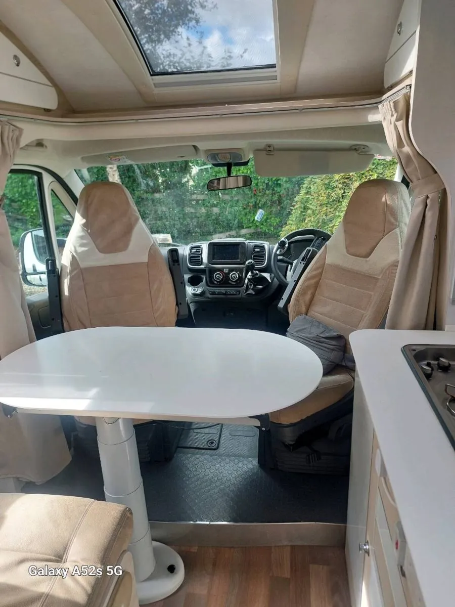 Motorhome 4 berth - Image 4